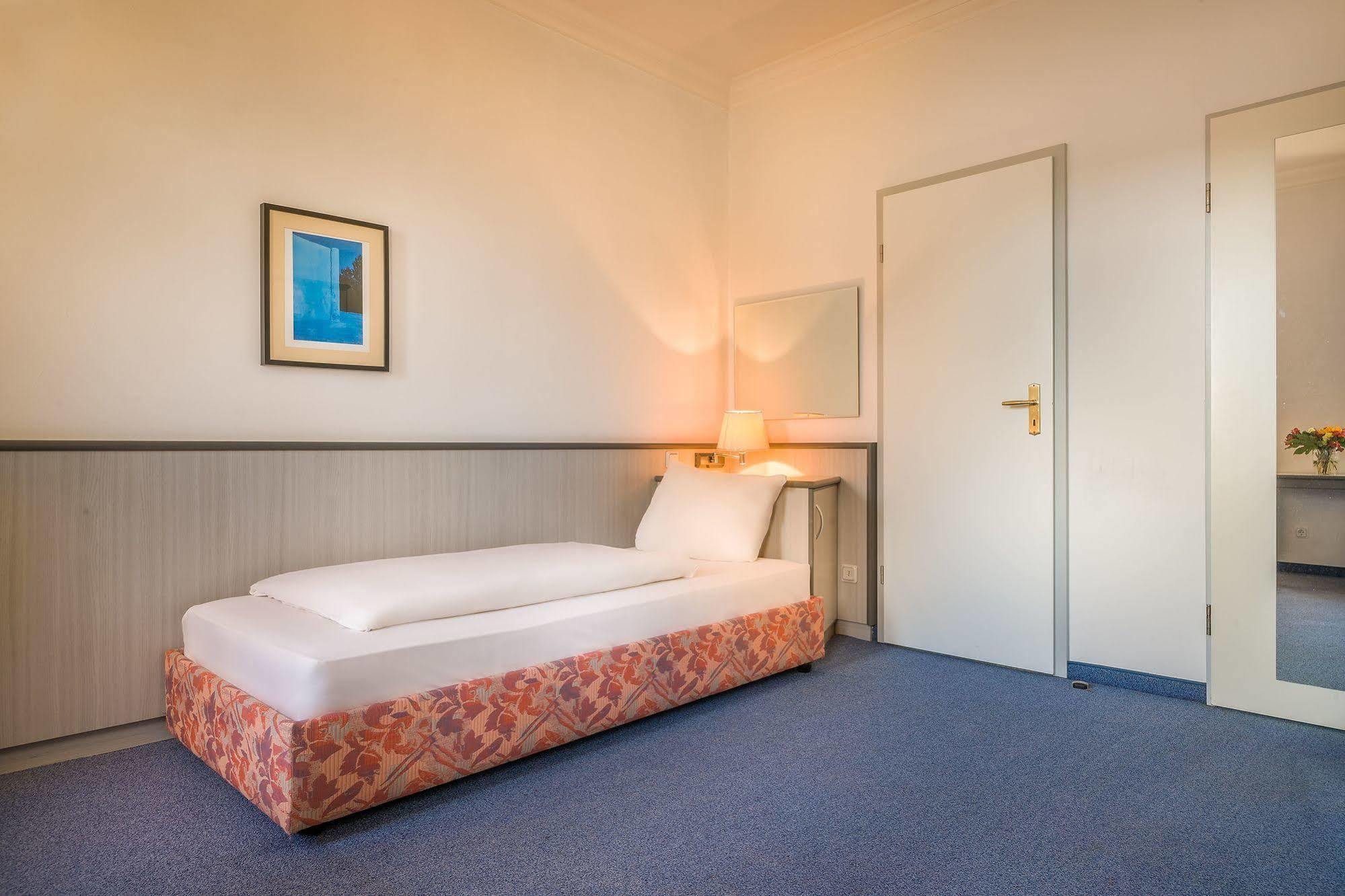 Hotel Am Bonhoefferplatz Дрезден Экстерьер фото